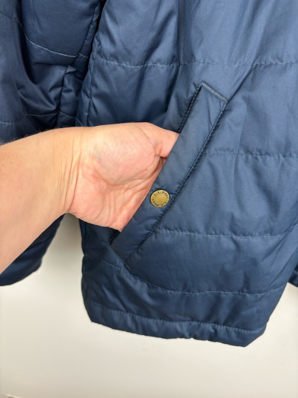 L.L. Bean Men's Mountain Classic Puffer Jacket Colorblock Navy Marine Blue Large - Picture 4 of 8